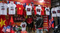 Menjelang pertemuan dua pemimpin dunia, Pemimpin Korea Utara Kim Jong Un dan Presiden AS Donald Trump di kota Hanoi, Vietnam, sejumlah toko mulai menjual beragam atribut terkait pertemuan tersebut. Carl Court/Getty Images.