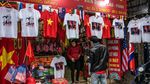 Beragam Atribut Kim Jong Un-Trump Hiasi Sudut Kota Vietnam