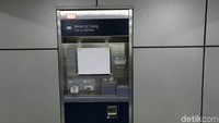 Mesin untuk top up dan membeli tiket MRT telah disiap untuk digunakan di setiap stasiun.