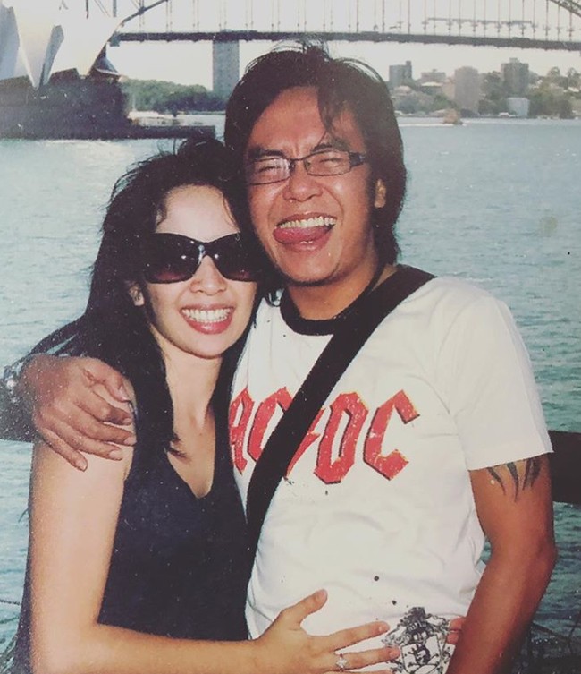 Dalam unggahan terbarunya di Instagram Ari Lasso membagikan kabar rumah tangganya itu dengan foto keluarganya saat sedang berlibur bersama. Ari juga menyebut jika ia dan Vitta berpisah secara baik-baik dan dengan persetujuan anak-anaknya. Foto: Instagram