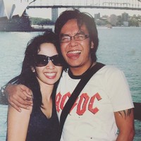 Dalam unggahan terbarunya di Instagram Ari Lasso membagikan kabar rumah tangganya itu dengan foto keluarganya saat sedang berlibur bersama. Ari juga menyebut jika ia dan Vitta berpisah secara baik-baik dan dengan persetujuan anak-anaknya. Foto: Instagram