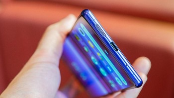 Jeroannya pun tidak kalah mutakhir, dengan prosesor Qualcomm Snapdragon 855.  (Foto: Dok. Android Authority)