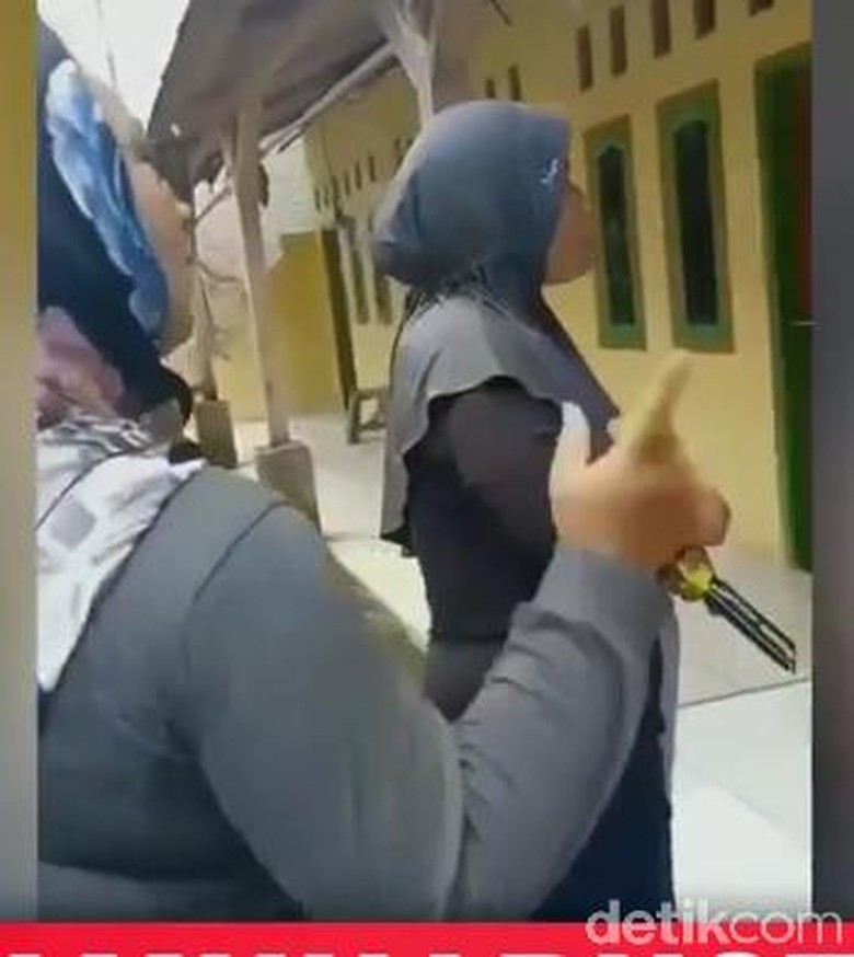 Berkas 3 Emak PEPES Kampanye Hitam ke Jokowi Segera Dilimpahkan Berkas 3 Emak PEPES Kampanye Hitam ke Jokowi Segera Dilimpahkan