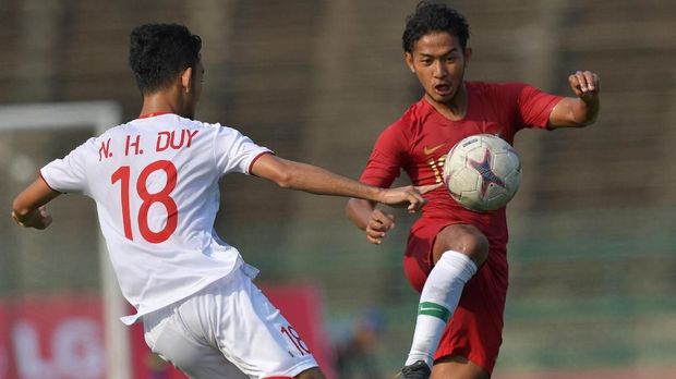 Gian Zola bawa Timnas Indonesia U-23 unggul di babak pertama.