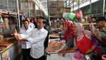 Potret Jokowi Beli Beras-Taoge di Pasar Pelem Gading Cilacap