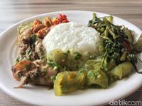 Dapoer Bang Jali: Huah! Pedasnya Ayam Jali-jali dan Kikil Cabe Ijo ala Denny Cagur
