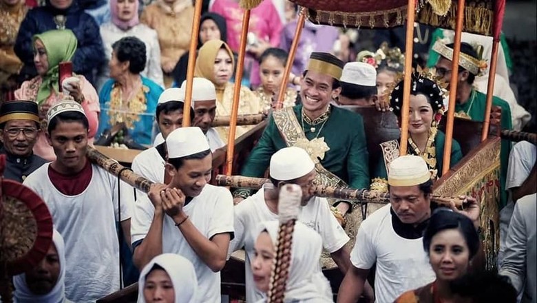 Putra Eks Bupati Gowa Nikahi Dokter Cantik Bermahar 1 Set Emas Putra Eks Bupati Gowa Nikahi Dokter Cantik Bermahar 1 Set Emas