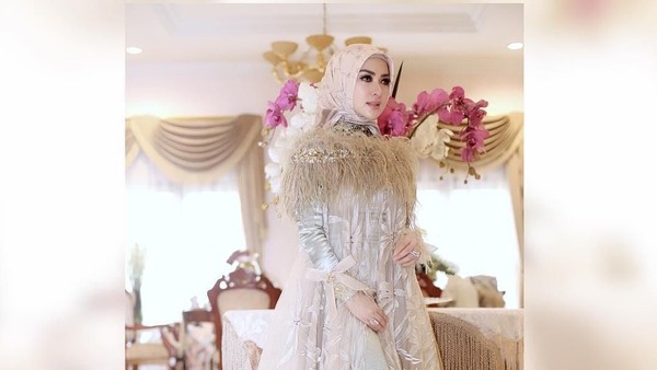 Jika Syahrini Pakai Hijab Saat Menikah, Seperti Ini Penampilannya