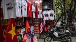 Beragam Atribut Kim Jong Un-Trump Hiasi Sudut Kota Vietnam