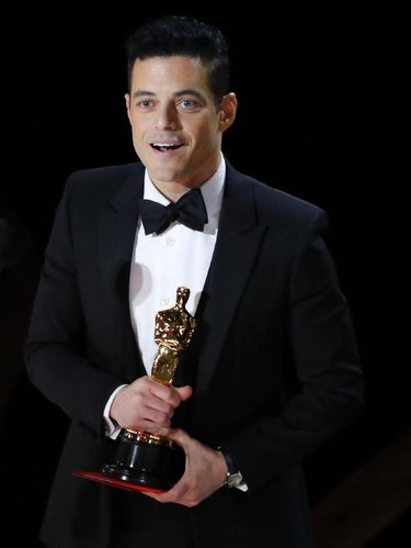 Datang ke Oscars, Rami Malek Dandan Pakai 6 Produk Makeup 