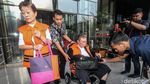 Tersangka Suap SPAM Meina Woro Malu-malu di Depan Kamera