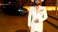 Saat memerankan transgender di film Dallas Buyers Club, Jared Leto harus menurunkan 20 kg bobotnya. Vokalis Thirty Second to Mars ini bahkan rela puasa berhari-hari! Setelah itu, dia juga berperan dalam film Chapter 27 yang mengharuskan bobotnya naik 30 kg. (Foto: Getty Images)