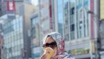 Penggemar Berat Kafein, Ini Pose Salmafina, Putri Pengacara Sunan Kalijaga Saat Ngopi