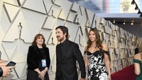 Selain jadi mendadak kurus, Christian Bale juga harus menaikkan berat badannya sebanyak 20 kg saat memerankan David O Russell di film American Hustle. (Foto: Getty Images)
