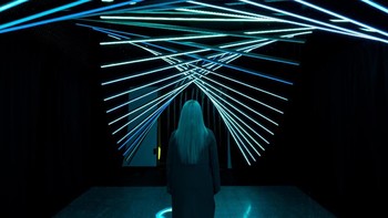 Foto low light dengan komposisi f/1.6, ISO 251, 1/-0s - Foto: GSM Arena