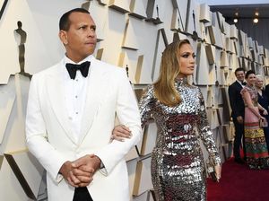Congrats! Jennifer Lopez Resmi Tunangan dengan Alex Rodriguez