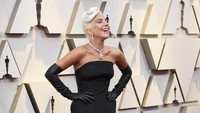 Lady Gaga saat menghadiri acara Oscar 2019 di California, Amerika Serikat pada Minggu (24/2). Frazer Harrison/Getty Images