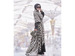 Menikah di Masjid Camii, Syahrini dan Reino Barack Bayar Sedekah