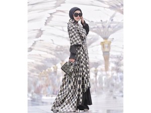 Tamu Undangan dan Keluarga Inti Syahrini Sudah Tiba di Masjid Camii