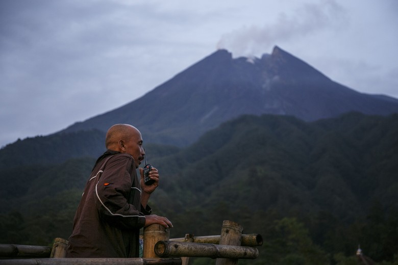 Unduh 450 Koleksi Gambar Gunung Merapi Meletus Paling Baru HD