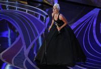 Glamor! Lady Gaga Pakai Kalung Berlian Rp 420 M di Oscars 2019