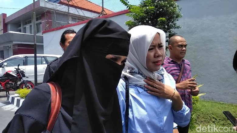 Balik Jakarta, Mulan Tak Temani Sidang Lanjutan Dhani Balik Jakarta, Mulan Tak Temani Sidang Lanjutan Dhani