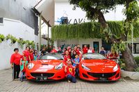 Anak Penderita Kanker Semringah Naik Ferrari