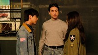 Dalam film ini muncul tokoh baru yakni Yugo (Jerome Kurnia), yang menjadi orang ketiga di hubungan Dilan (Iqbaal Ramadhan) dan Milea (Vanesha Prescilla) Dok. Max Pictures
