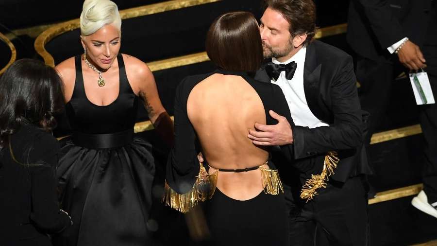 Melihat Lagi Kemesraan Bradley Cooper dan Irina Shayk