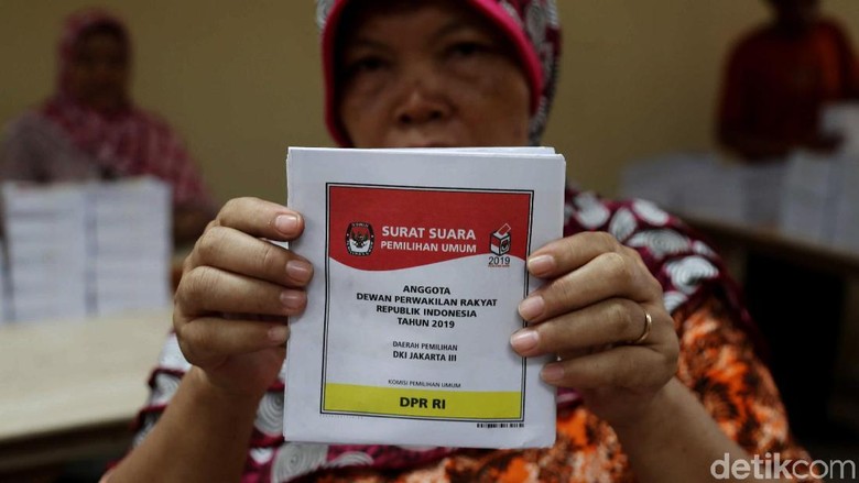 Panwaslu Laporkan Surat Suara Mayoritas Tercoblos 01 di Selangor Malaysia Panwaslu Laporkan Surat Suara Mayoritas Tercoblos 01 di Selangor Malaysia