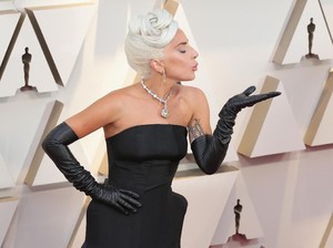 Dandani Lady Gaga, Stylist Artis Hollywood Ini Mendadak Ngetop