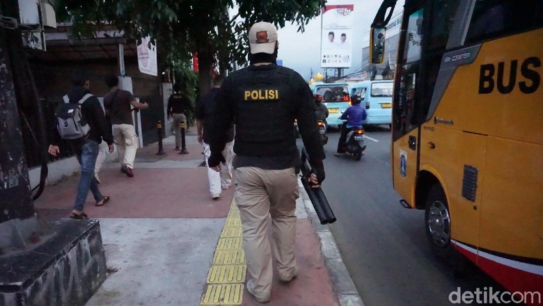 Tawuran Warga di Jl Dewi Sartika Jaktim, 5 Orang Ditangkap Tawuran Warga di Jl Dewi Sartika Jaktim, 5 Orang Ditangkap