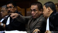 Gubernur nonaktif Aceh, Irwandi Yusuf kembali menjalani sidang lanjutan kasus suap yang menjerat dirinya di Pengadilan Tipikor, Jakarta, Senin (25/2/2019).