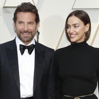Chemistry antara pemain A Star is Born Bradley Cooper dan Lady Gaga tampaknya menggangu Irina Shayk. Irina dilaporkan muak dengan Lady Gaga yang terlihat mesra dengan sang kekasih Bradley ketika tampil duet di acara Oscars 2019. Foto: REUTERS/Mario Anzuoni