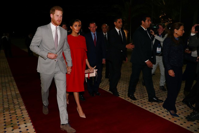 Pangeran Harry dan Meghan Markle tiba di Casablanca Airport, Maroko, Sabtu (23/2/2019) malam. Dikabarkan People, ini adalah kunjungan terakhir mereka sebelum Meghan melahirkan buah hati pertamanya. (Foto: Getty Images)