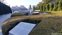 Lewat dari Monumen Perdamaian Anak, ada 2 tugu penting yang bernama Pond of Peace dan Flame of Peace. Inilah 2 monumen yang jadi tanda perdamaian dunia yang bebas dari senjata nuklir. (Bonauli/detikTravel)