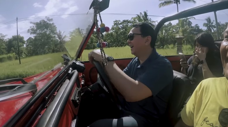 Ahok Nyetir VW Safari di Bali. Foto: Youtube Panggil Saya BTP Ahok Nyetir VW Safari di Bali. Foto: Youtube Panggil Saya BTP