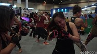 Satu sesi Piloxing yang berlangsung sekitar 60 menit ini diklaim bisa membakar hingga 1.200 kalori. (Foto: Khadijah Nur Azizah/detikHealth)  