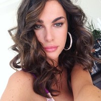 Francesca sendiri dikenal sebagai model asal Italia yang sebelumnya pernah berprofesi sebagai gadis payung tim moto2. Pada Juni 2018, ia pertama kali terlihat di sirkuit untuk mendukung Rossi pada balapan MotoGP Italia. Foto: Instagram @francescasofianovello