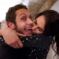 Setelah menjalin hubungan asmara dengan juara dunia tujuh kali MotoGP ini, mereka pun kerap pamer kemesraan. Model seksi ini pun hadir dalam perayaan ulang tahun Rossi yang ke-40 pad minggu lalu (17/2/2019). Foto: Instagram @francescasofianovello