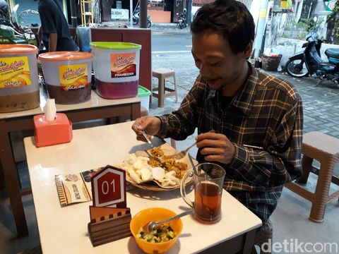 Begini Rasa Nasi  Goreng yang  Diaduk Dengan Alat  Mekanik