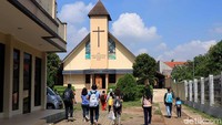 Pertama kali agama Kristen masuk ke Kampung Sawah di abad ke-18 lewat Belanda. Inilah Gereja Kristen Pasundan Kampung Sawah yang adalah gereja tertua di sana (Randy/detikTravel)