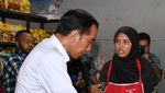 Potret Jokowi Beli Beras-Taoge di Pasar Pelem Gading Cilacap