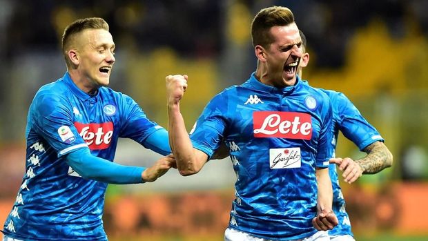 Napoli menang 4-0 di markas Parma.