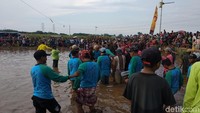 Karapan sapi ini warga lokal menyebutnya Kerapan Sapi Brujul. Lombanya di persawahan Jalan KH Safii, Kelurahan Jrebeng Kidul, Kecamatan Wonoasih, Probolinggo (M Rofiq/detikTravel)  