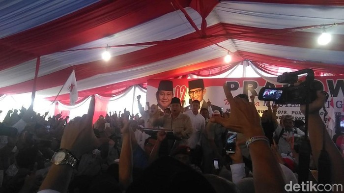 Mendapat Energi Baru di Gresik, Prabowo Merasa 10 Tahun Lebih Muda