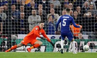 Chelsea kalah dalam final Piala Liga Inggris melawan Manchester City. Setelah seri 0-0 di waktu normal dan perpanjangan waktu, akhirnya The Blues menyerah 3-4 adu penalti (Carl Recine/Action Images via Reuters) Chelsea kalah dalam final Piala Liga Inggris melawan Manchester City. Setelah seri 0-0 di waktu normal dan perpanjangan waktu, akhirnya The Blues menyerah 3-4 adu penalti (Carl Recine/Action Images via Reuters)