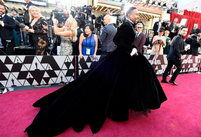 Keberaniannya memakai gaun di acara formal terinspirasi dari perhelatan New York Fashion Week baru-baru ini. Ia melihat ajang fashion tersebut sangat menghargai perbedaan, dengan menampilkan ras dan gender tanpa batas. Foto: Getty Images