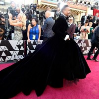 Keberaniannya memakai gaun di acara formal terinspirasi dari perhelatan New York Fashion Week baru-baru ini. Ia melihat ajang fashion tersebut sangat menghargai perbedaan, dengan menampilkan ras dan gender tanpa batas. Foto: Getty Images
