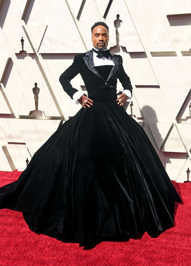 Di berbagai kesempatan, pria yang membintangi serial Pose di Netflix itu kerap berpakaian feminin. Seperti penampilannya di Oscars pada 2019. Foto: Getty Images